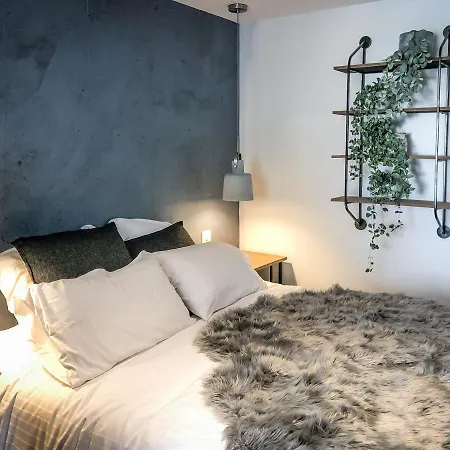 Patchwork Apartment *